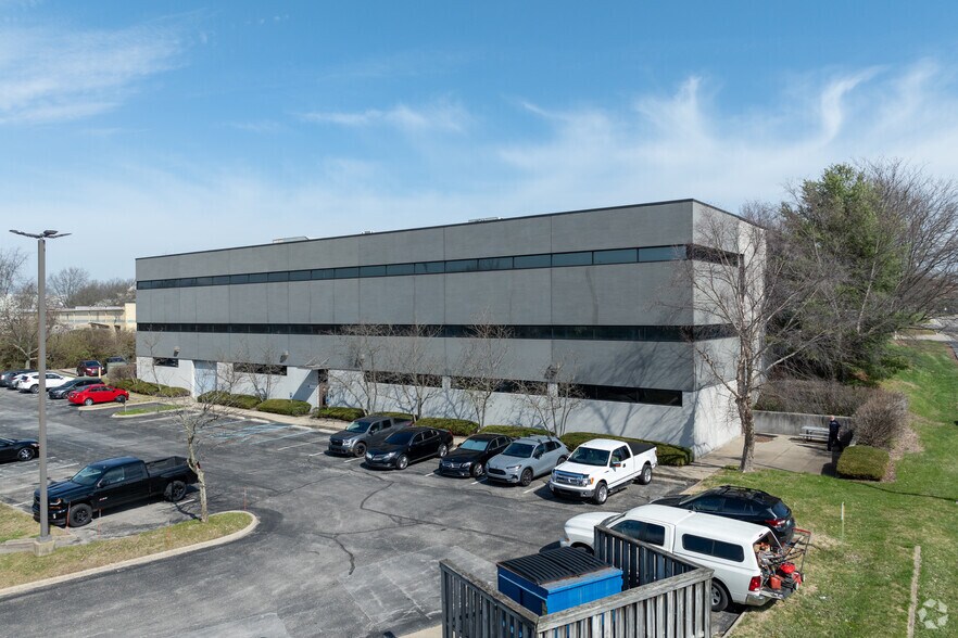 More Photos Of 2008 Mercer Rd, Lexington Office For Lease