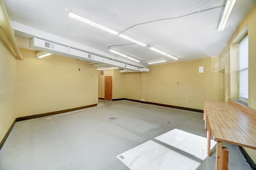 More Photos Of 3925-3927 Brotherton Rd, Cincinnati Office For Sale