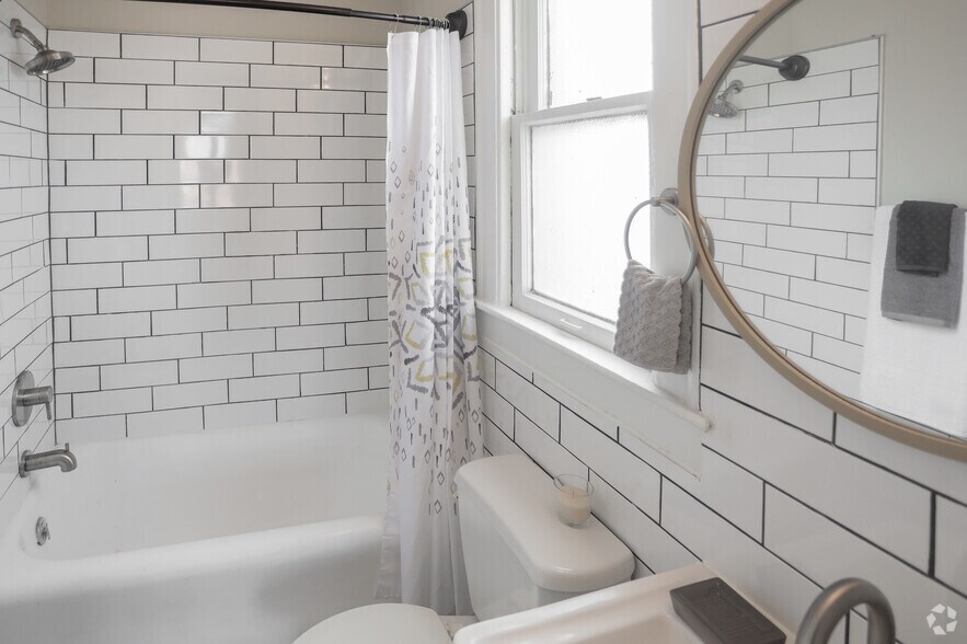 More Photos Of 111 E 16th St, Indianapolis Apartments For Lease