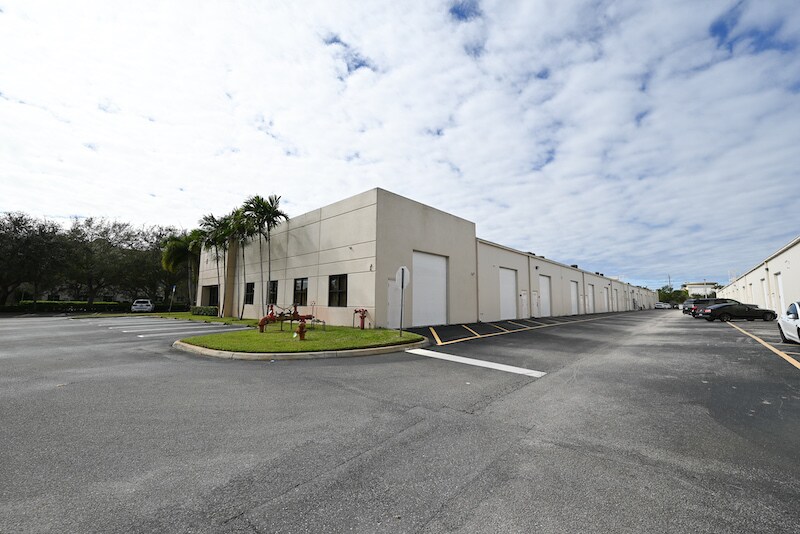 More Photos Of 2401-2431 Quantum Blvd, Boynton Beach Showroom For Sale