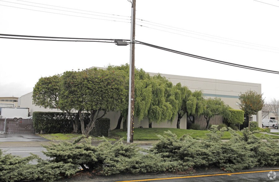 More Photos Of 14204-14212 Doolittle Dr, San Leandro Manufacturing For Lease