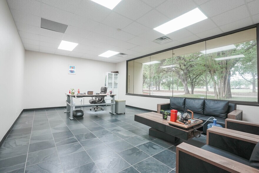 More Photos Of 10410 Corporate Dr, Sugar Land Coworking Space