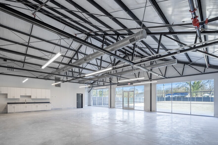 More Photos Of 101 E 18th St, Rome Warehouse For Lease