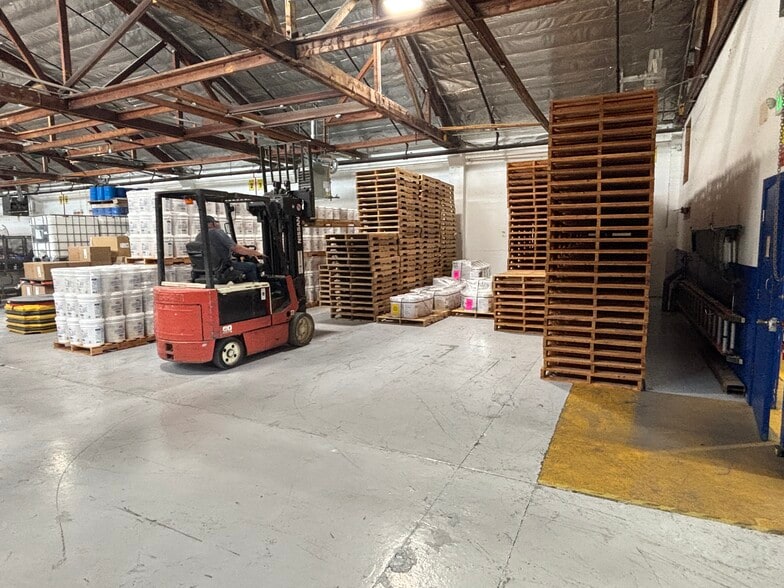 More Photos Of 1891 16th St SE, Salem Warehouse For Sale