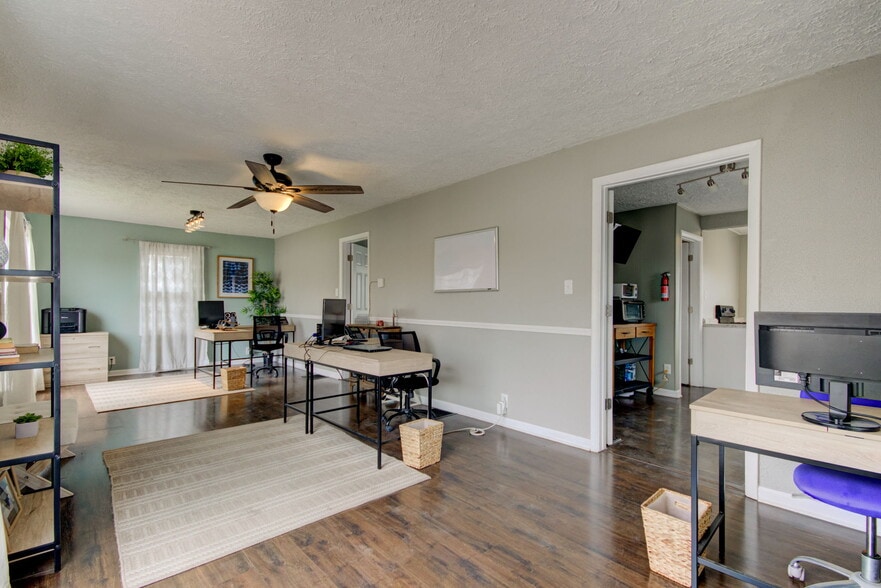 More Photos Of 4451 Old Allisonville Rd, Indianapolis Office For Sale