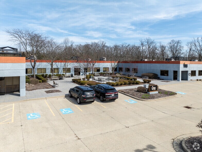 More Photos Of 1400 Commerce Center Dr, Franklin Office For Lease