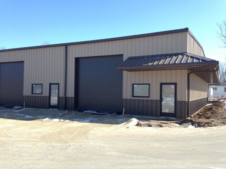 Primary Photo Of 1524 Lafayette Park Dr, Bloomington Flex For Lease