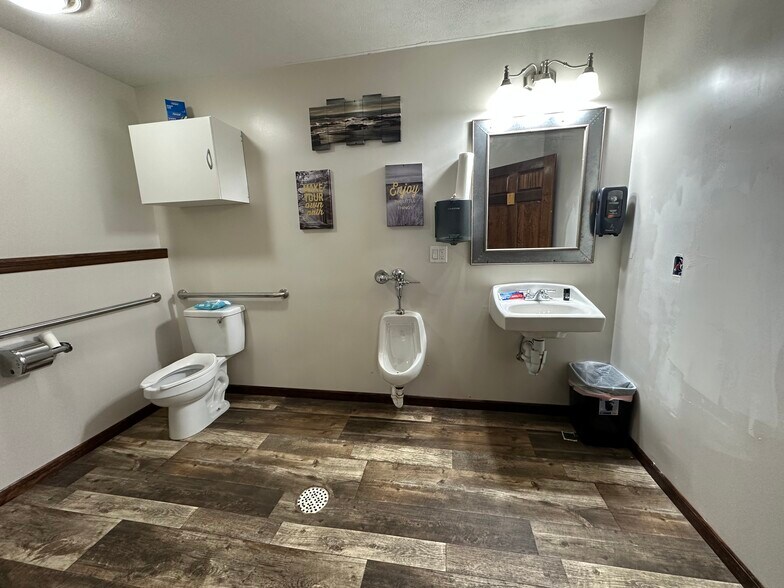 More Photos Of 445 W Elm St, Waverly General Retail For Sale