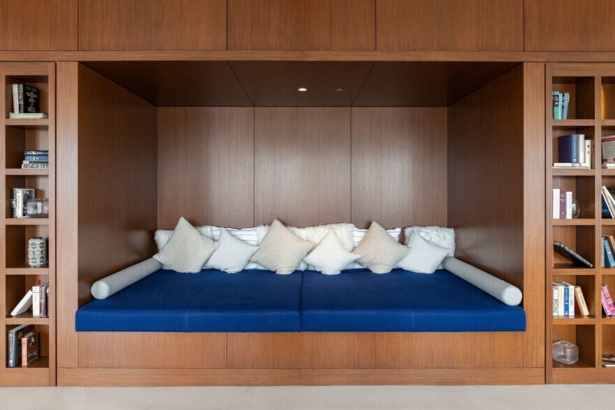 More Photos Of 1 S Dearborn St, Chicago Coworking Space