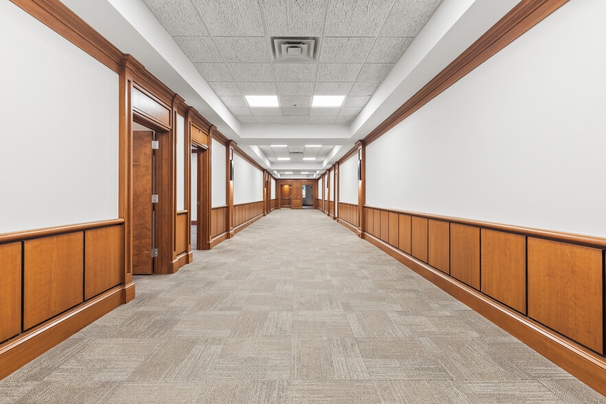 More Photos Of 32 Spruce St, Oakland Flex For Lease