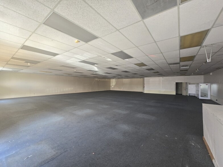 More Photos Of 10051 Magnolia Ave, Riverside Storefront For Lease