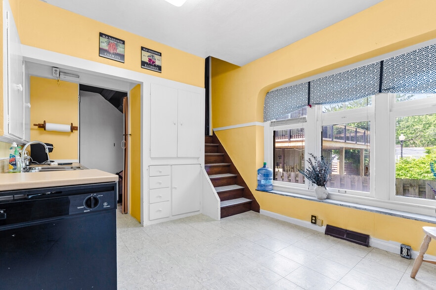More Photos Of 15522 Madison Ave, Lakewood General Retail For Sale