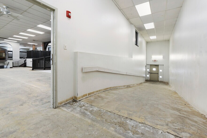 More Photos Of 4749 Baum Blvd, Pittsburgh Flex For Sale