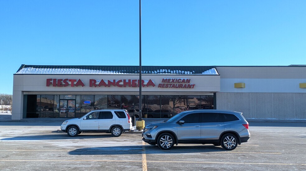 More Photos Of 2103-2109 N Veterans Pky, Bloomington Unknown For Lease