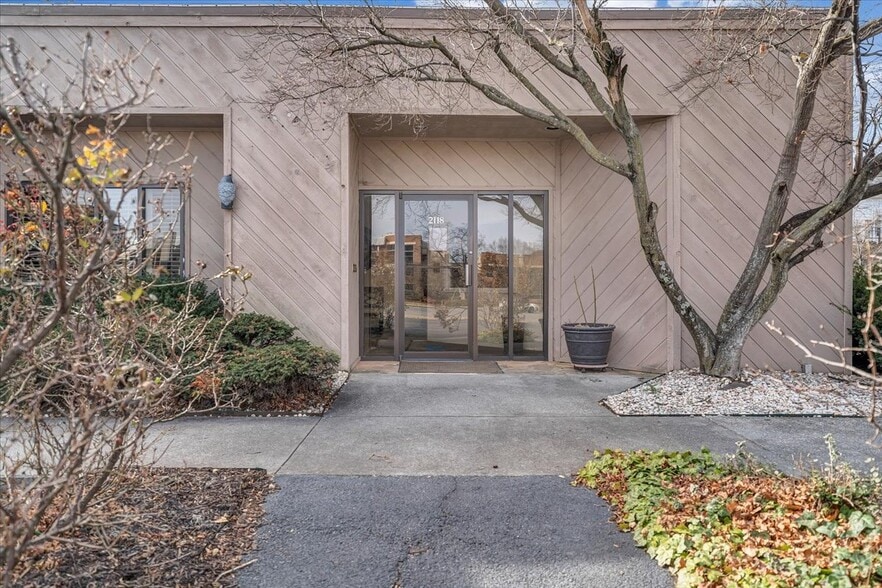 More Photos Of 2118 Rosalind Ave, Roanoke Medical For Sale