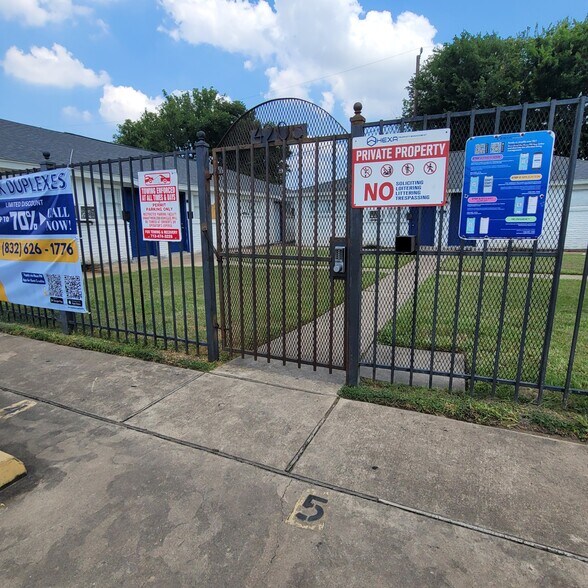 More Photos Of 4201-4203 Phlox St, Houston Apartments For Sale