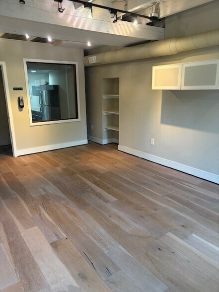 More Photos Of 2312 Boston St, Baltimore Storefront Retail Office For Lease