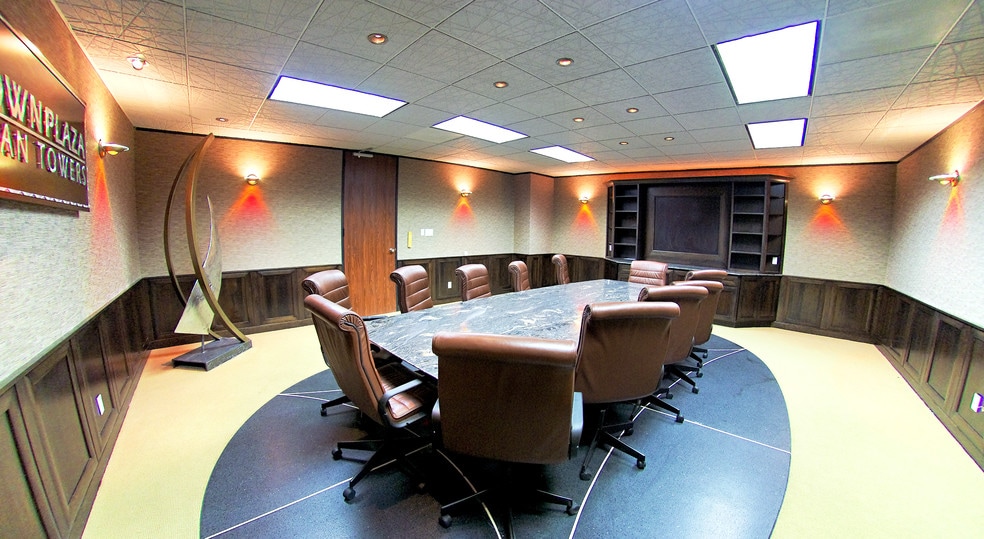 More Photos Of 5225 Katy Fwy, Houston Office For Lease