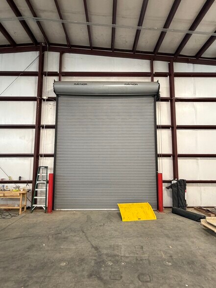 More Photos Of 2785 MacMae Dr, Mobile Warehouse For Lease