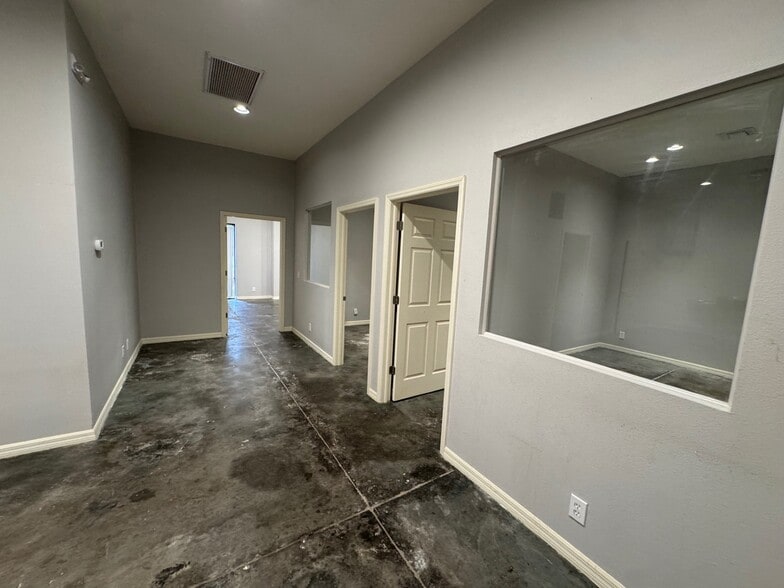 More Photos Of 2415 N Albany Ave, Tampa Flex For Lease