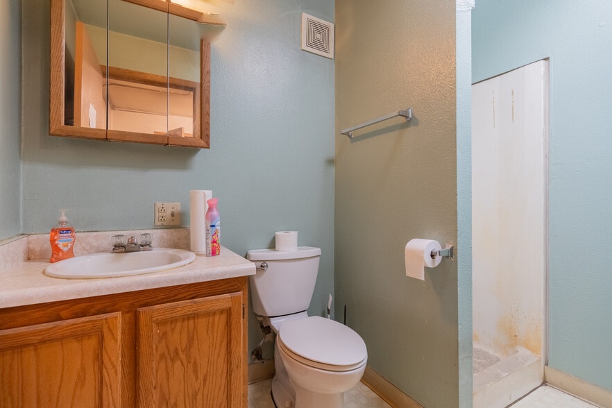 More Photos Of 1285 Queens Way, Fairbanks Warehouse For Sale