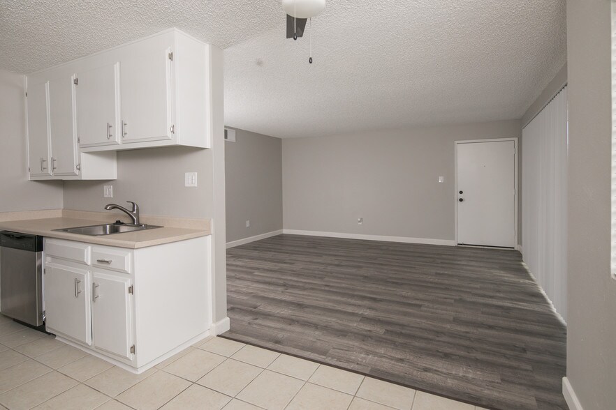 More Photos Of 935 Johnfer Way, Sacramento Apartments For Sale