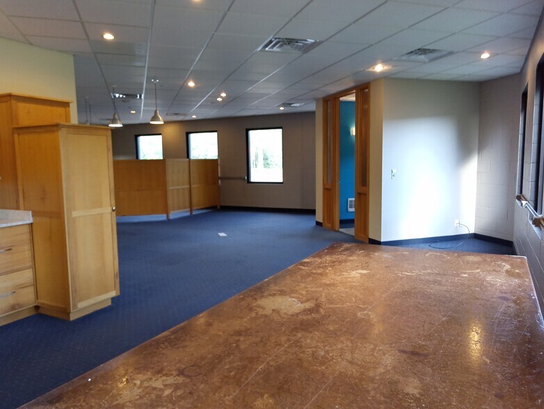 More Photos Of 12510 Fletcher Ln, Rogers Light Manufacturing For Lease