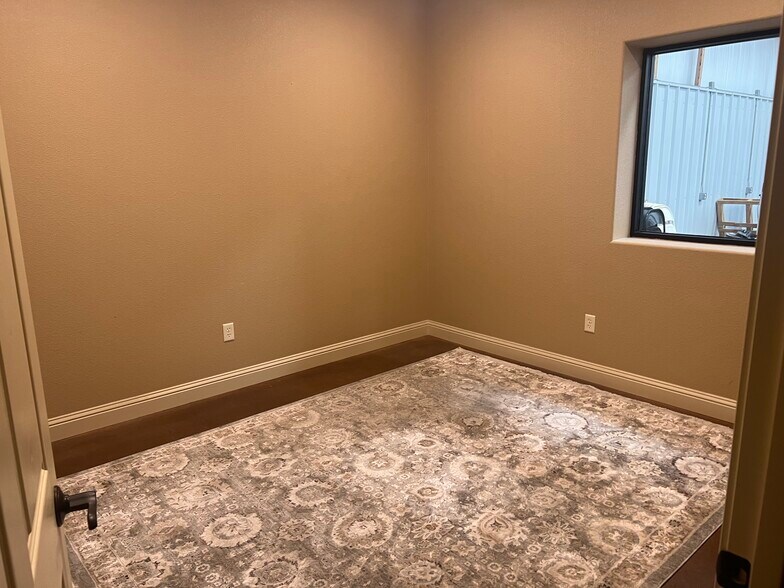 More Photos Of 6413 N State Highway 349, Midland Warehouse For Lease