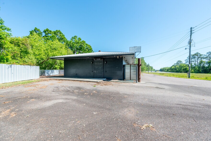 More Photos Of 19510 NE US Hwy 301, Waldo Storefront Retail Office For Sale