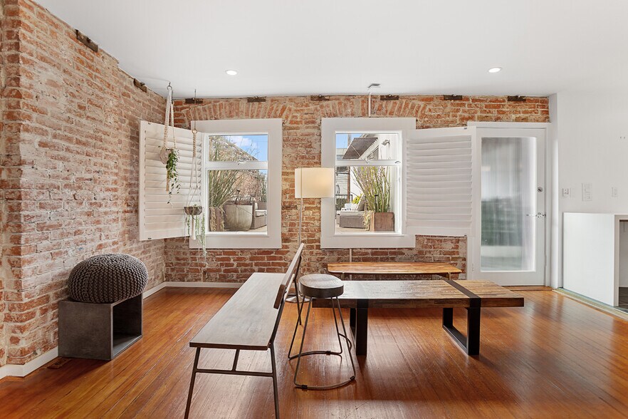 More Photos Of 1322 Innes Pl, Venice Office Residential For Sale