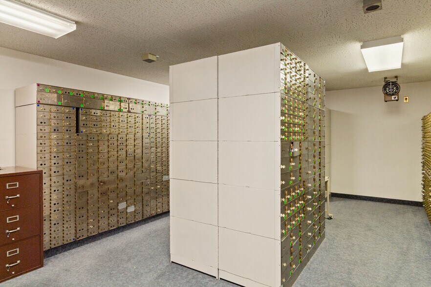 More Photos Of 17 1st Ave SW, Minot Bank For Sale