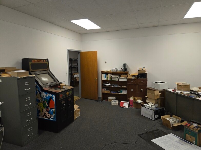 More Photos Of 39 St James St, Kingston Storefront Retail Office For Sale