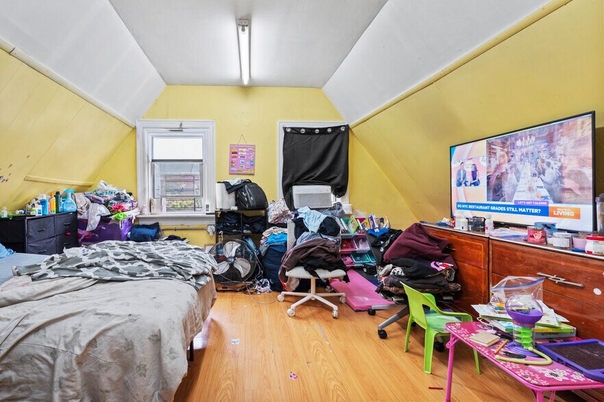 More Photos Of 350 E 193rd St, Bronx Apartments For Sale