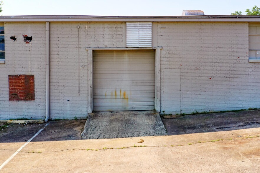 More Photos Of 1505 Buncombe Rd, Greenville Distribution For Sale