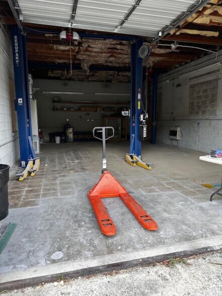 More Photos Of 404-406 Gulpha St, Hot Springs National Park Warehouse For Sale