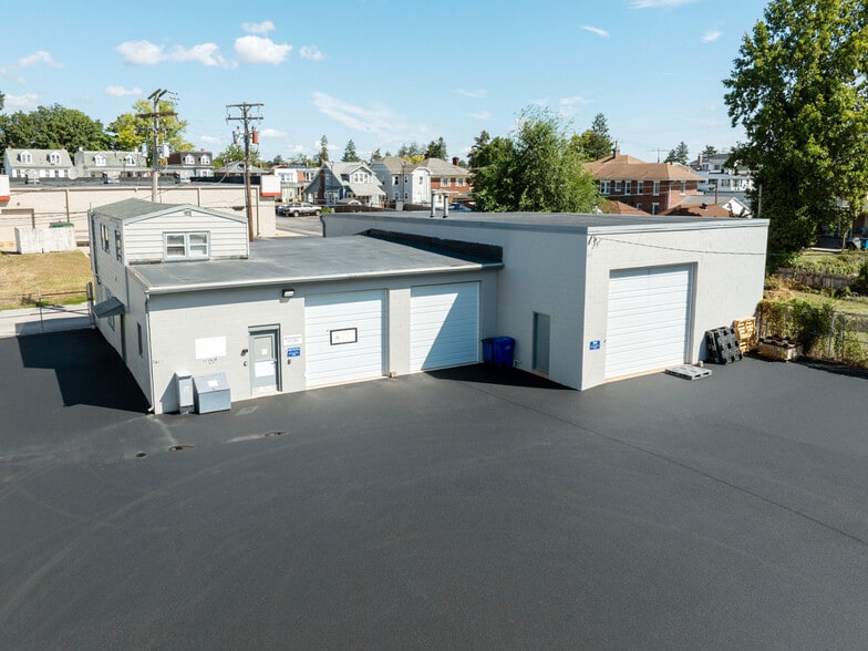 More Photos Of 1880 W Mason Ave, York Light Manufacturing For Lease