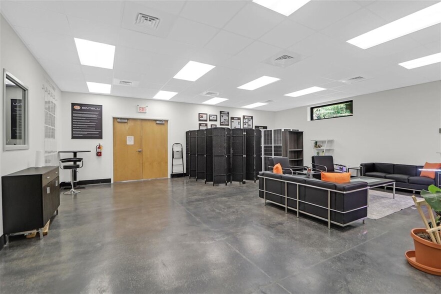 More Photos Of 2137 Savannah Hwy, Charleston Freestanding For Lease
