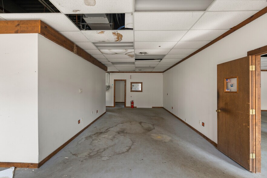 More Photos Of 35 Lower Grape St, Chicopee Warehouse For Sale