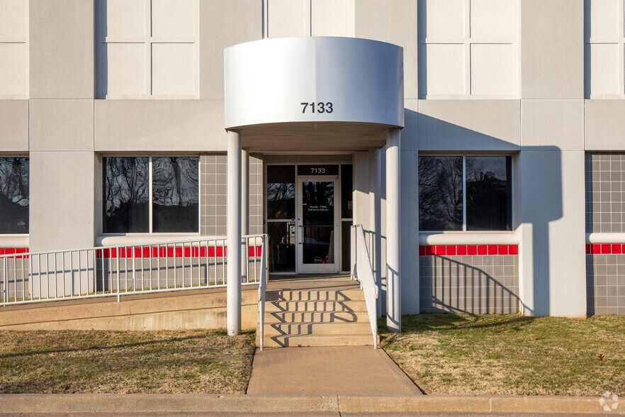 More Photos Of 7127-7133 Riverside Pky, Tulsa Office For Sale