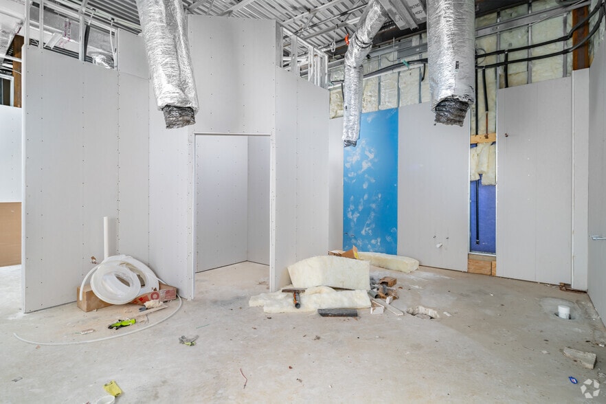 More Photos Of 2407 E Evans Rd, San Antonio Storefront Retail Office For Lease