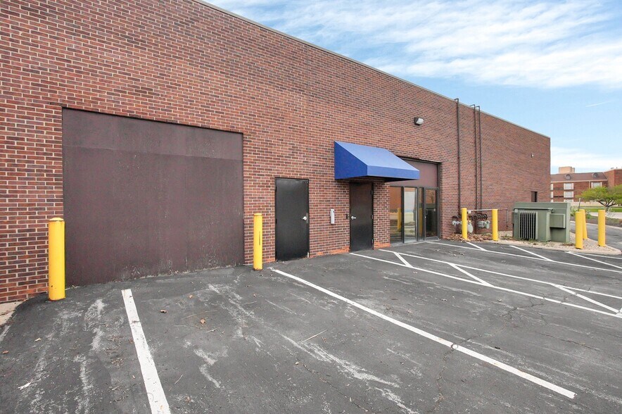 More Photos Of 1021 Checkrein Ave, Columbus Light Manufacturing For Lease