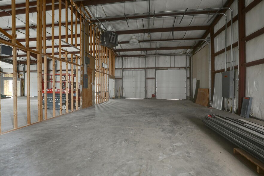 More Photos Of 2414 W Schneidman Dr, Quincy Industrial For Lease