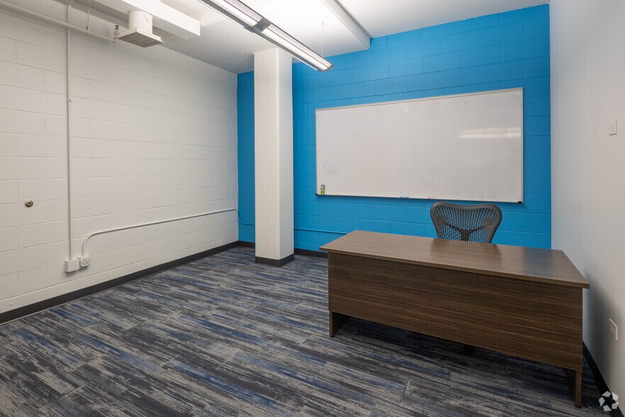 More Photos Of 225 W Superior St, Chicago Office For Lease