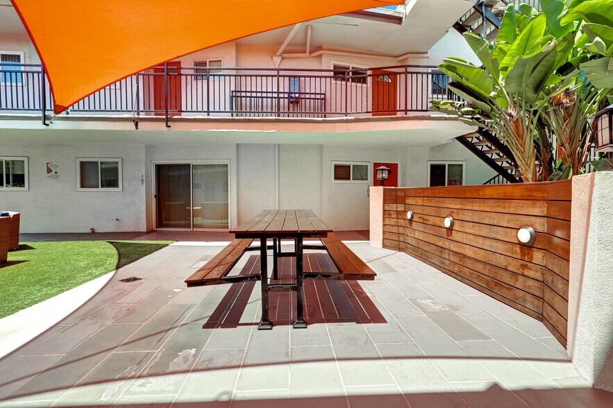 More Photos Of 700 S 6th St, Burbank Apartments For Sale