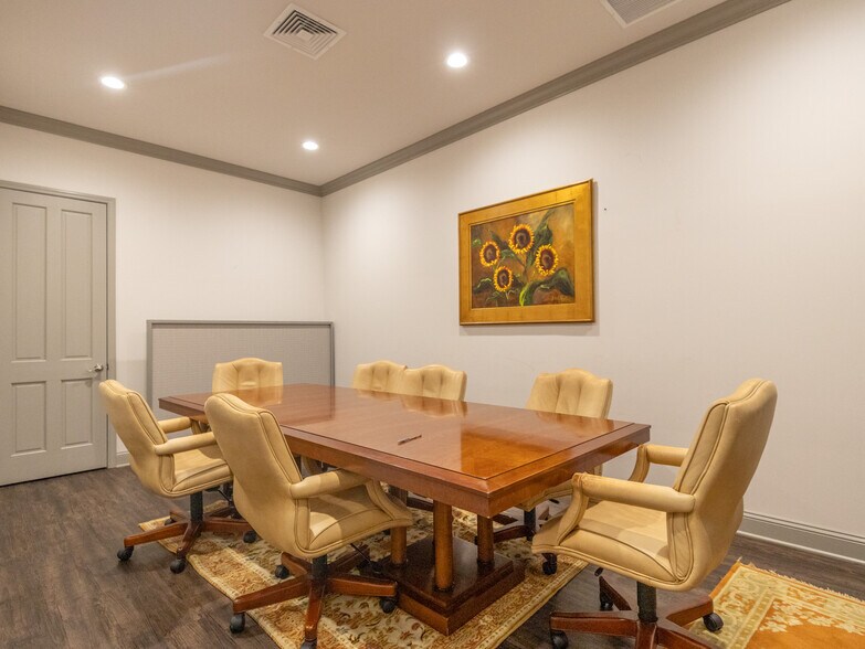 More Photos Of 404 Enterprise Dr, Oxford Medical For Sale