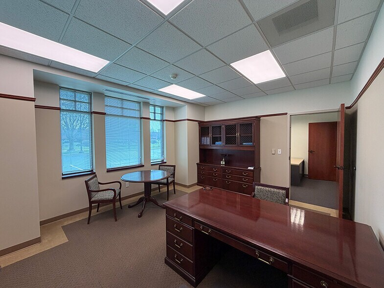 More Photos Of 3167 Robbins Rd, Springfield Office For Sale