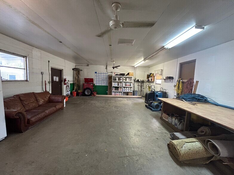 More Photos Of 6703 Massachusetts Ave, New Port Richey Showroom For Sale