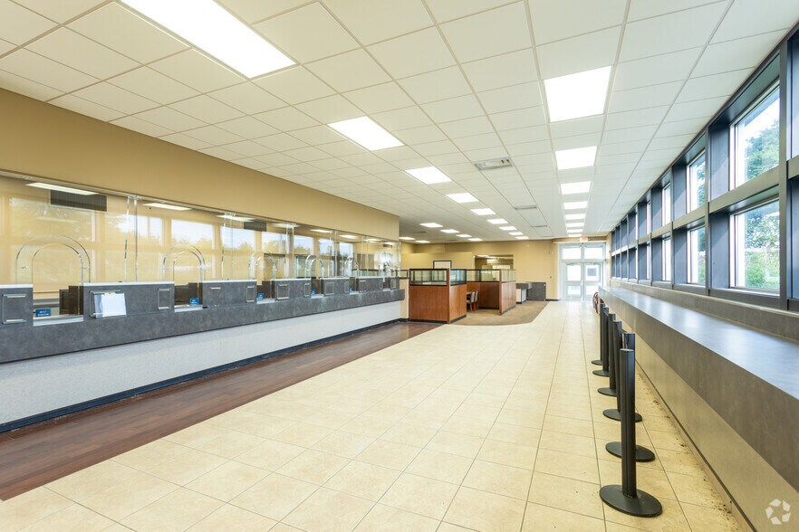 More Photos Of 27637 Grand River Ave, Livonia Bank For Sale