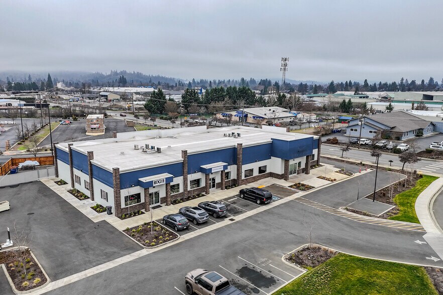 More Photos Of 135 NE Mill St, Grants Pass Storefront For Sale