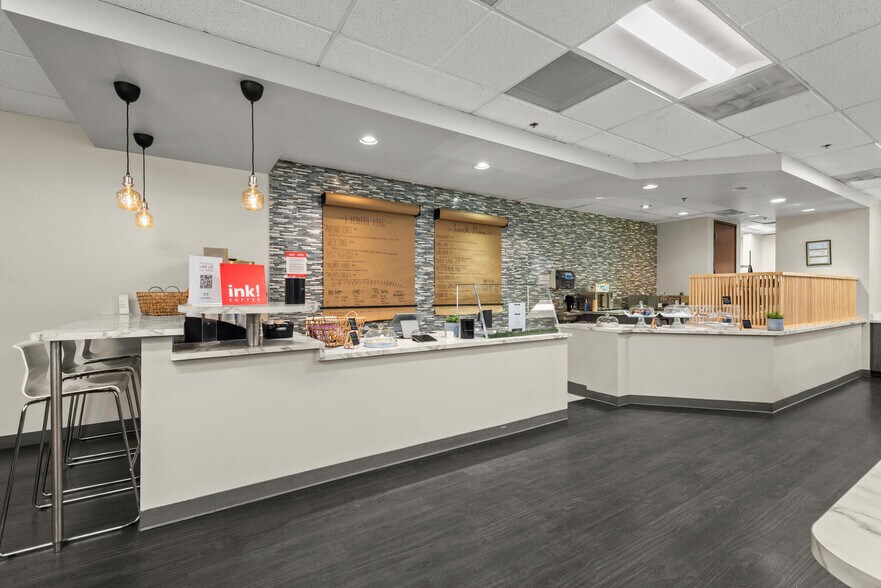 More Photos Of 3131 S Vaughn Way, Aurora Unknown For Lease